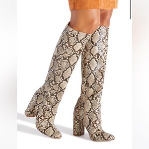 Snakeskin (faux) 4” Block Heel Boots w wide calf Size: 8.5 Like New